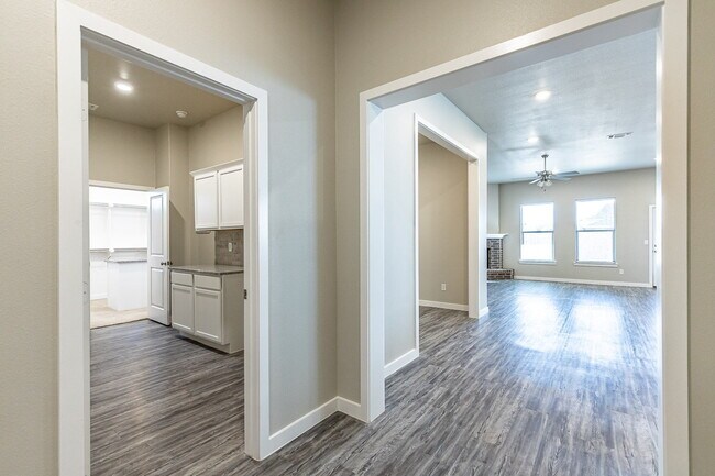 Building Photo - Beautiful 4 bed 3 bath home