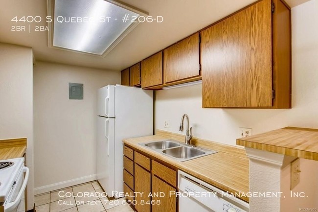 Building Photo - Cozy 2 Bedroom Condo In Denver Available NOW