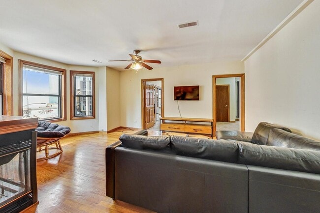 Building Photo - 838 N State St