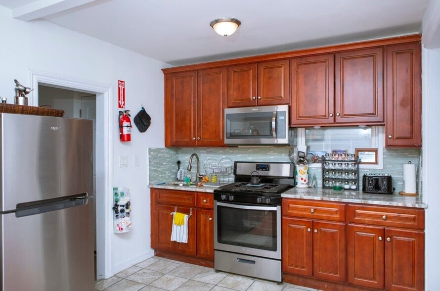 Building Photo - 213 Nunda Ave