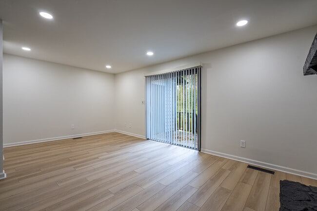 Building Photo - 1545 Springwood Dr SE