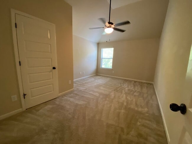 Building Photo - 735 Porter Ln