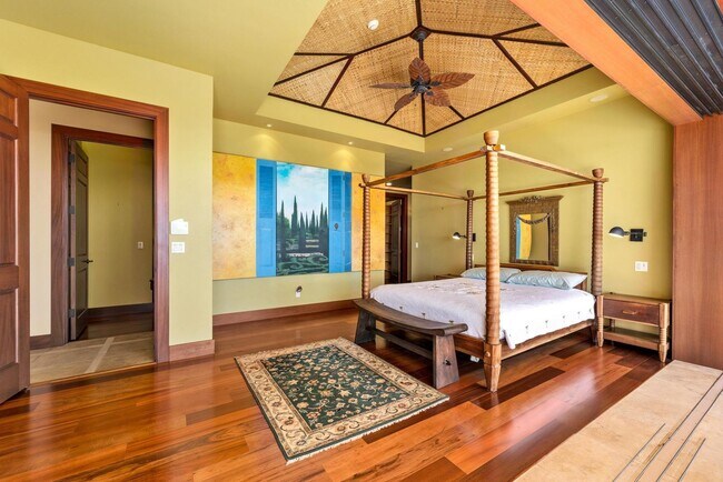 Building Photo - Luxury furnished 4 bedroom 3 bathroom with pool, spa, and outdoor showers