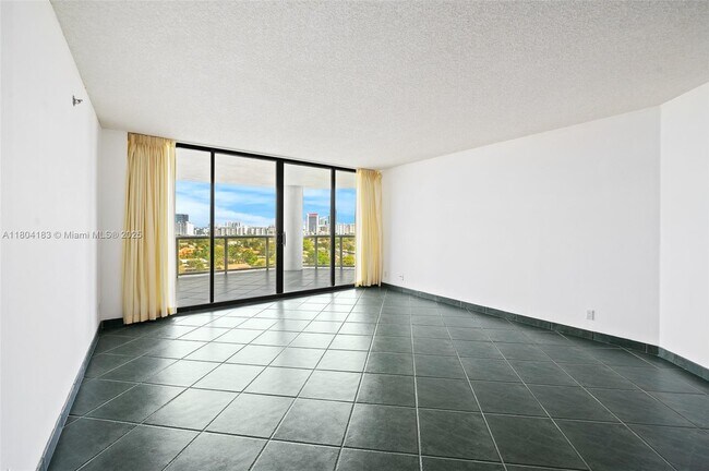 Building Photo - 3600 Yacht Club Dr