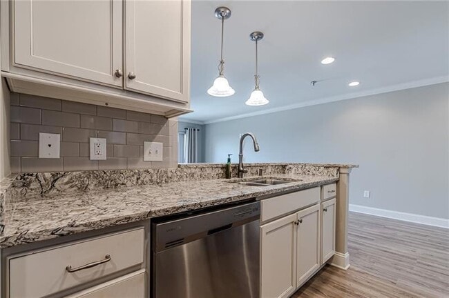 Building Photo - 300 Johnson Ferry Rd