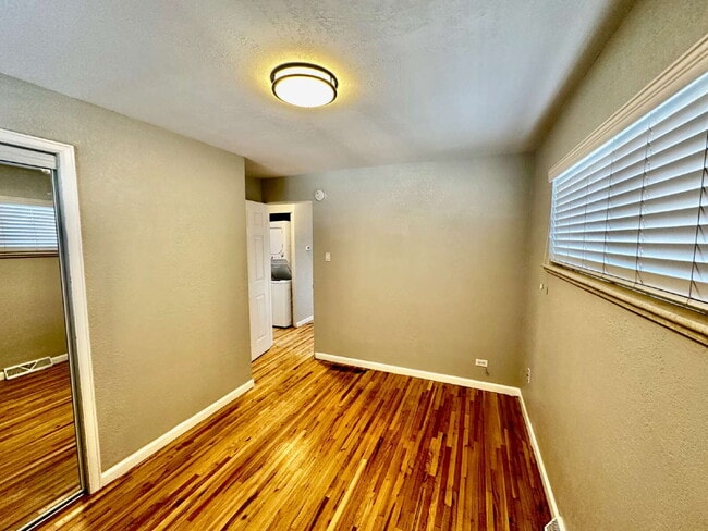 Building Photo - Cozy Home in Sunnyside!