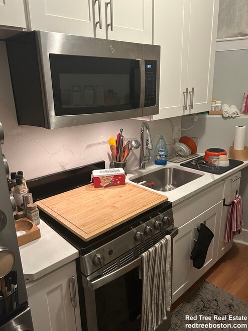 Building Photo - 583 Beacon St