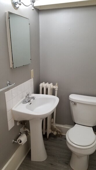 Building Photo - 304 Summit Ave