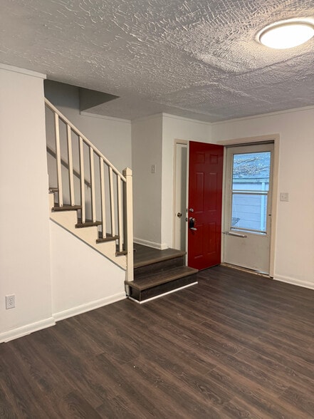 Building Photo - 707 S Hydraulic Ave