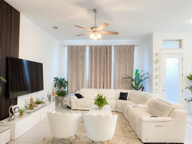 Building Photo - 163 Billowing Way