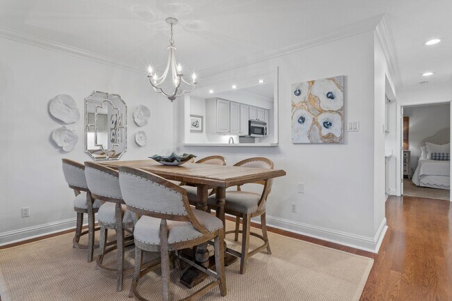 Building Photo - Oak Cove Condo