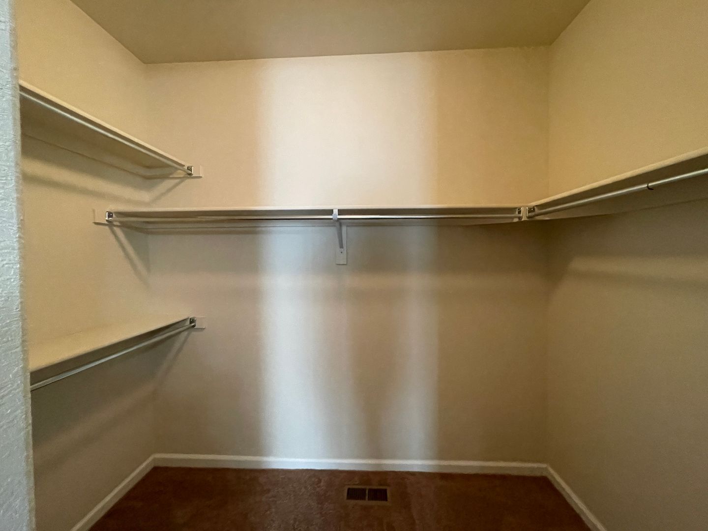 Building Photo - 540 Colins Ct