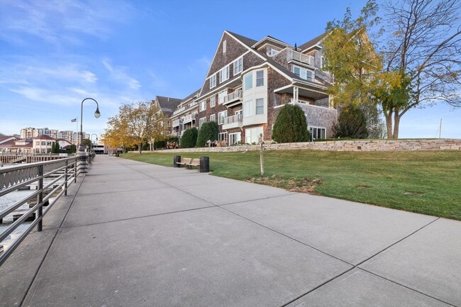 Building Photo - 4 Gas Light Dr