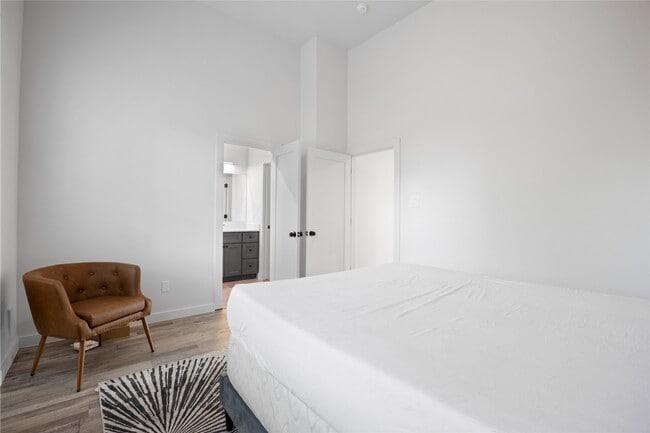 Building Photo - 13842 Bee Flower Ln