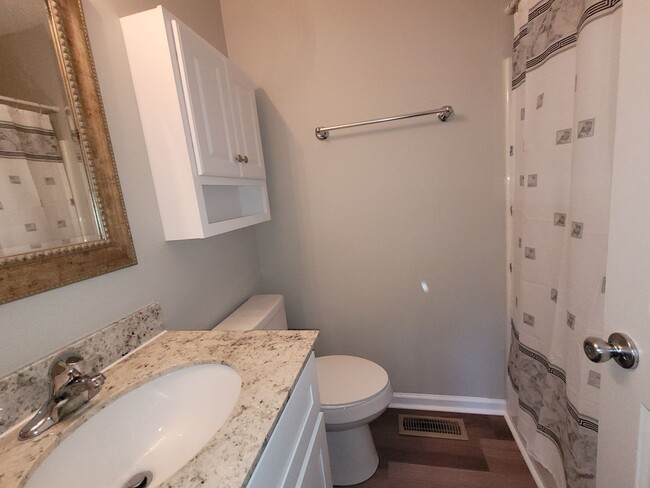 Building Photo - Furnished 3 BR, 3 BH Townhouse in Wilmington!