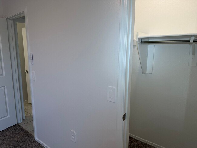 Building Photo - 9427 E Alfalfa Dr
