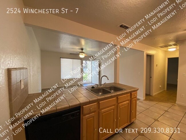 Building Photo - 2524 Winchester Dr