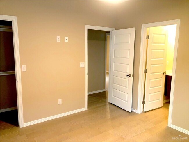 Building Photo - 11 W Driftwood St