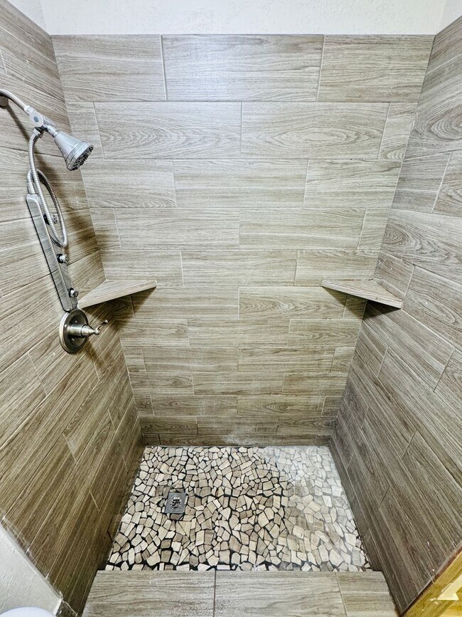 Building Photo - Cozy Meets Spacious: 4BR/2BA with Bonus Den & Patio