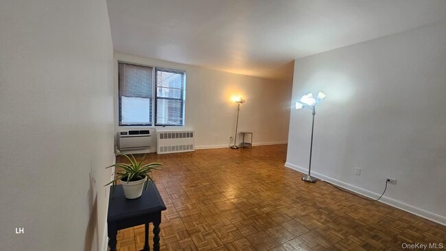 Building Photo - 35-20 Leverich St