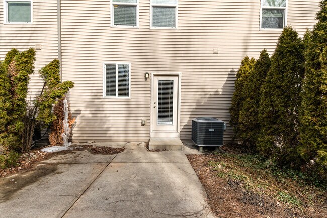 Building Photo - 487 S Arlington Rd