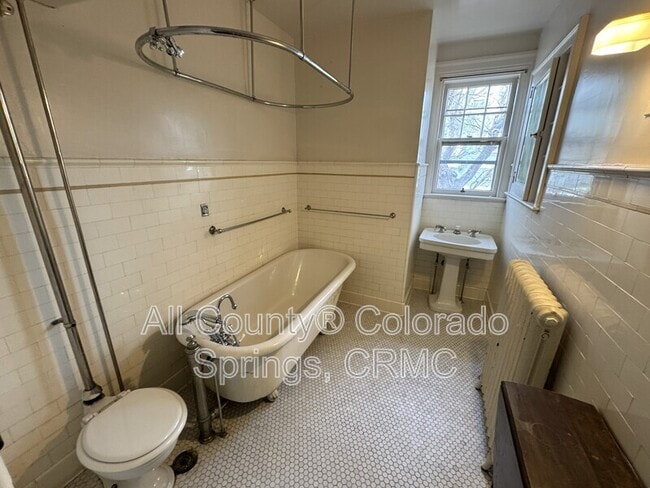 Building Photo - 1238 Wood Ave