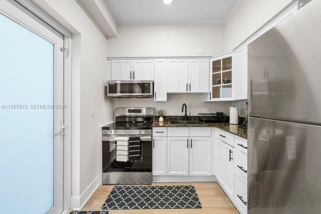 Building Photo - 1471 Lincoln Terrace