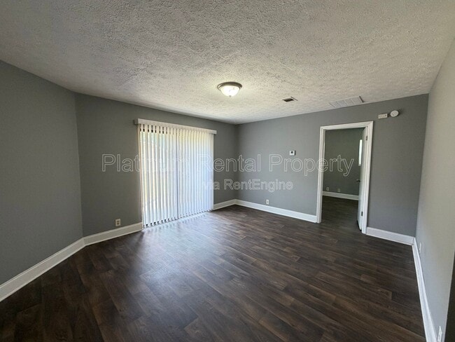 Building Photo - 1492 Waverly Way