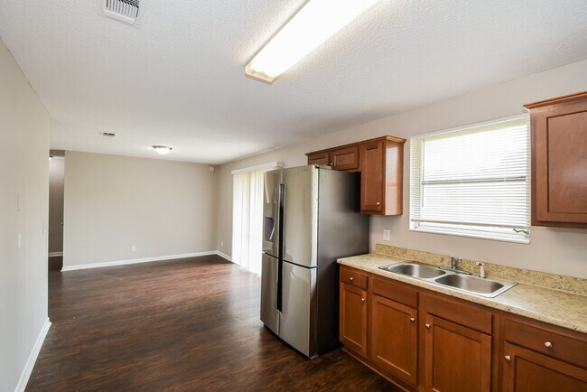 Building Photo - 5038 Locksley Ave