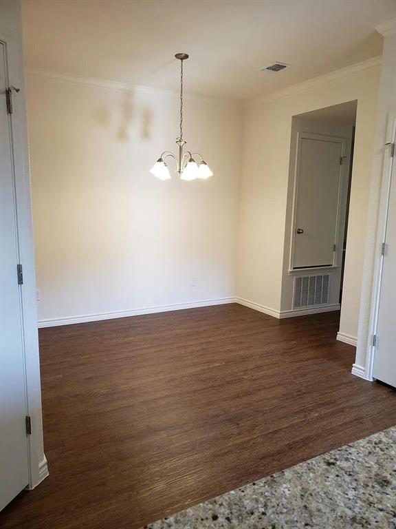 Building Photo - 895 B Twin Oaks Dr