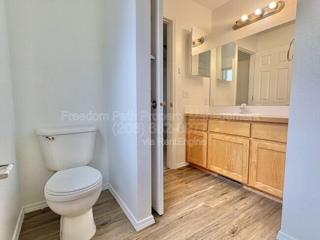 Building Photo - 1490 W Timor Ave