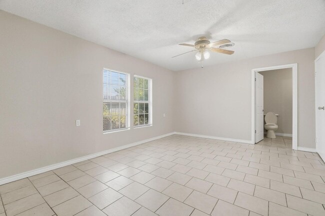 Building Photo - 2034 Collins Ave
