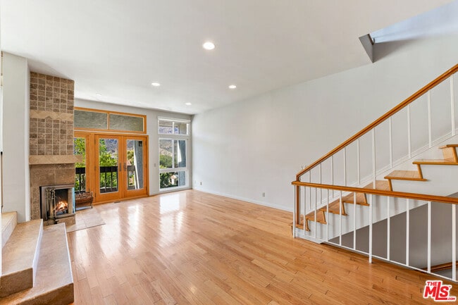 Building Photo - 17087 Palisades Cir