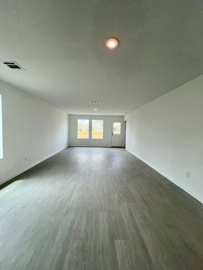 Building Photo - 9178 Trails End