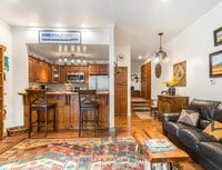 Building Photo - Adorable 2 Bedroom - Central Incline! 1 Do...