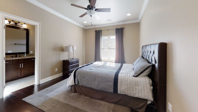 Building Photo - Heisman Villa Townhome