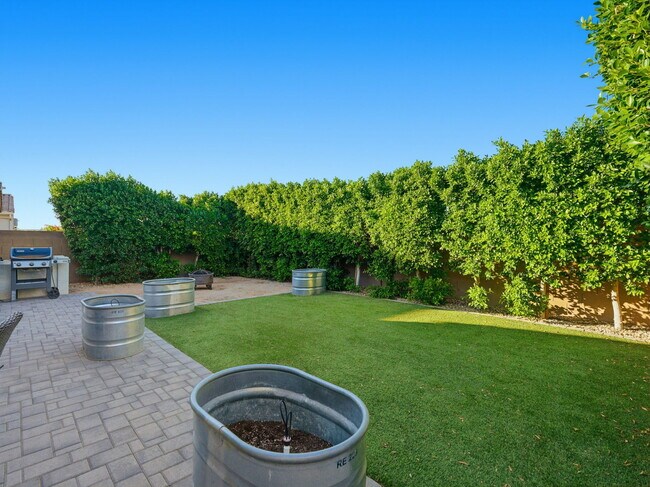 Building Photo - 9712 E Twinkle Ave