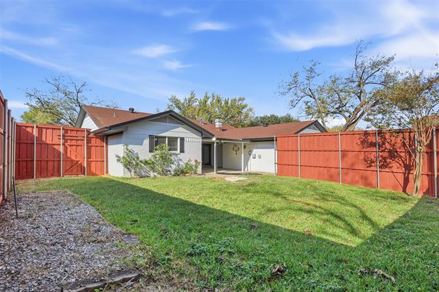 Building Photo - 1901 Wellington Dr