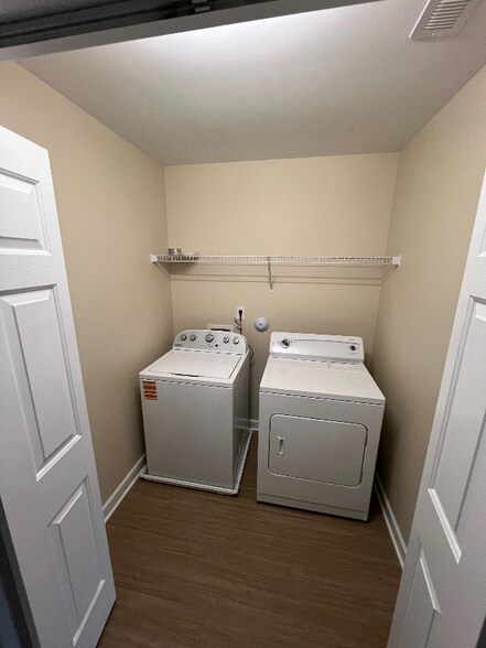 Building Photo - 1905 Fieldhouse Ave