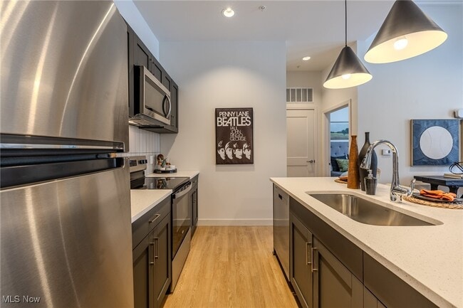 Building Photo - 25 E Spaulding St