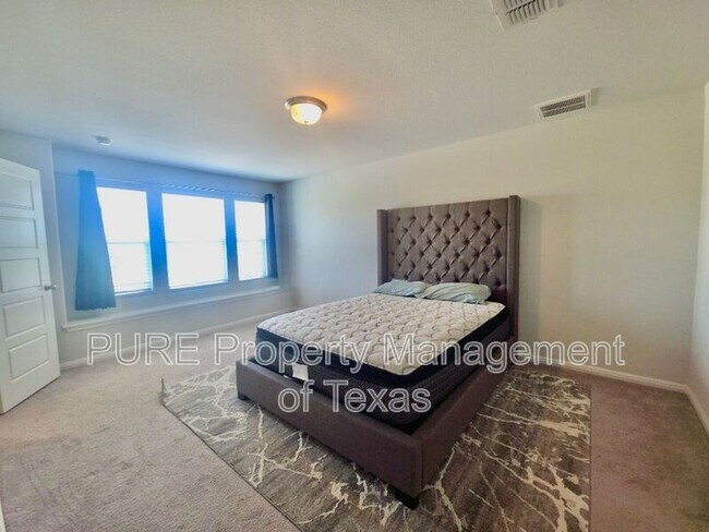Building Photo - 10400 Alemoor Dr