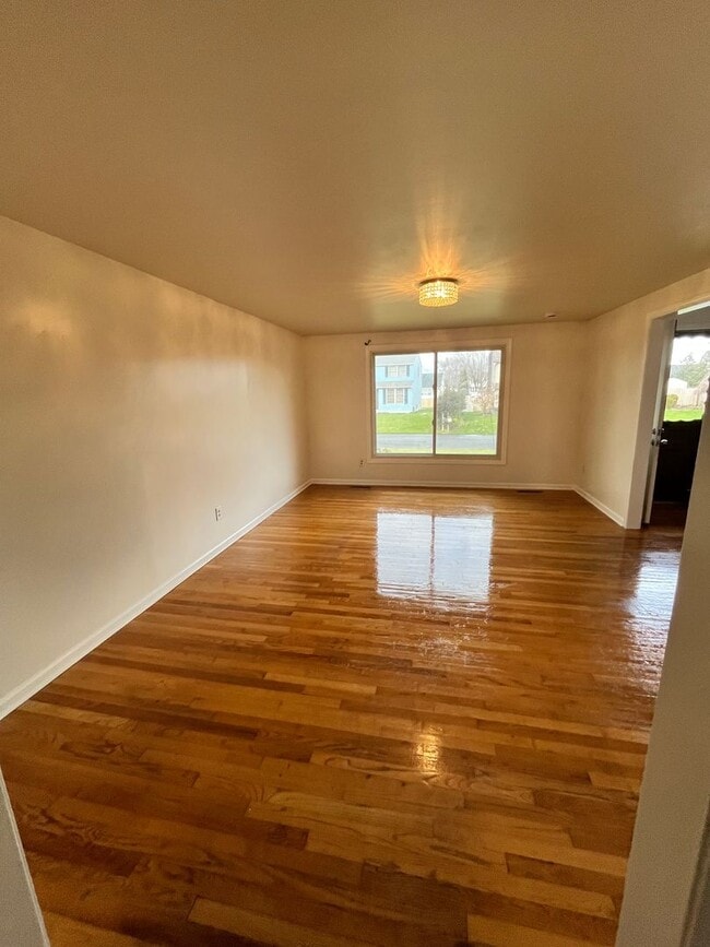 Building Photo - 3 Bedroom Single Family Home in Liverpool