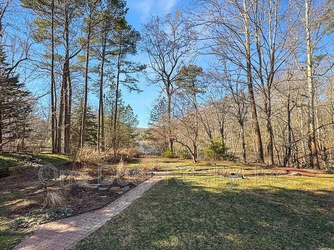 Building Photo - 109 Elizabeth Meriwether