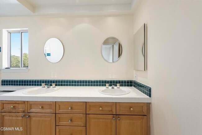 Building Photo - 1811 Fox Springs Cir