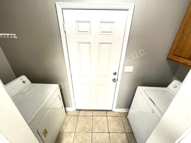 Building Photo - 3BD/2BA FOR RENT
