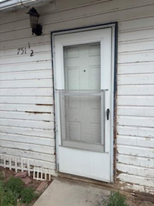 Primary Photo - Back House