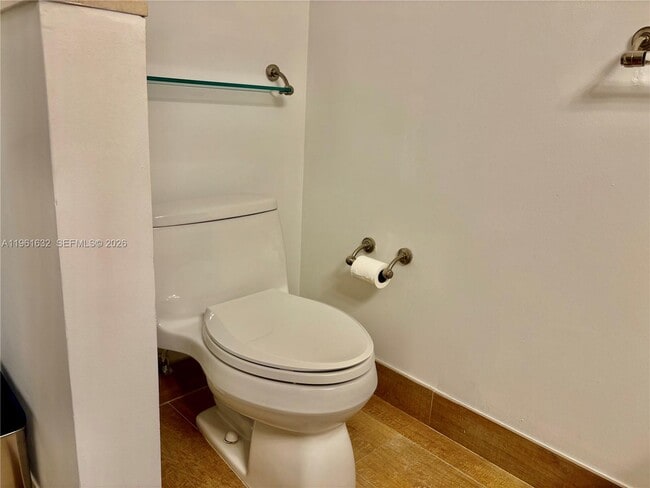 Building Photo - 1800 N Bayshore Dr