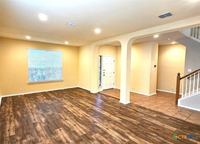 Building Photo - 400 Apache Ledge