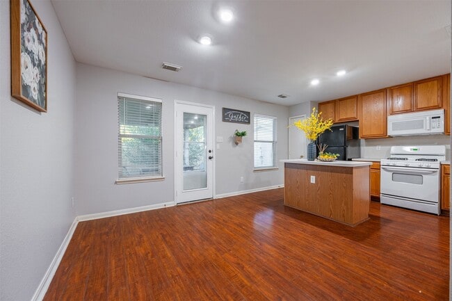 Building Photo - 15823 Kings Cypress Ln