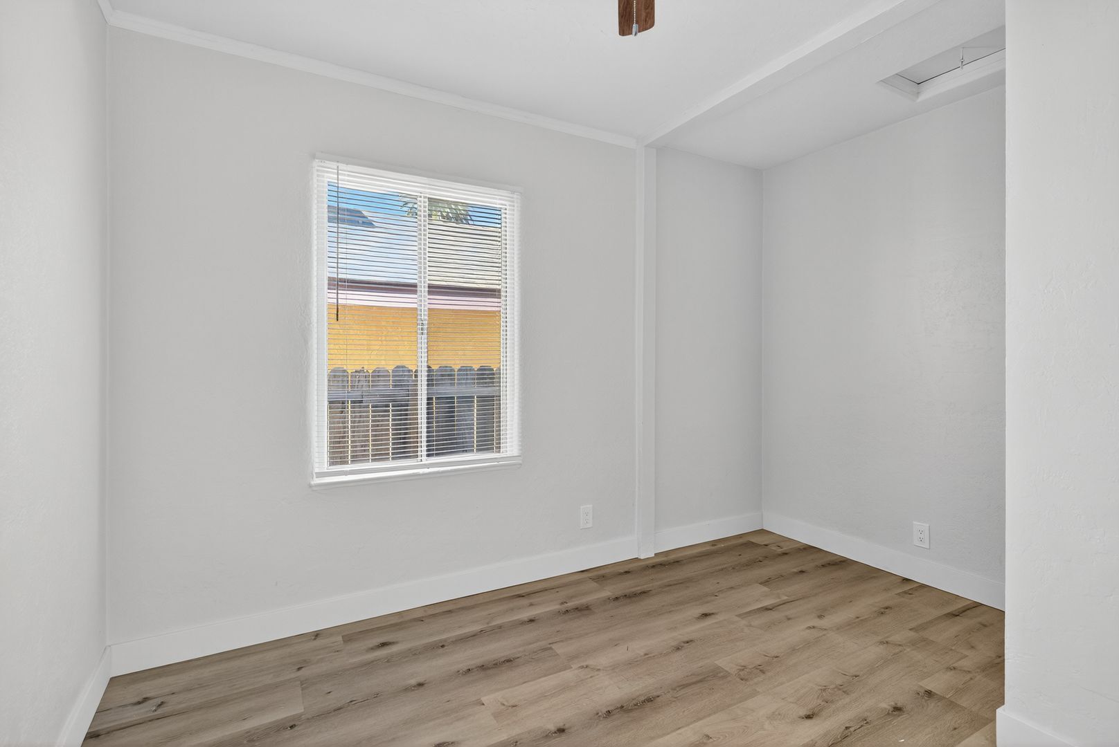 Building Photo - 2652 E 15th St